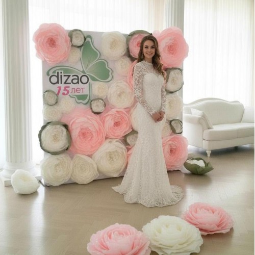 Стенд-фотозона из бумажных пионов аренда купить